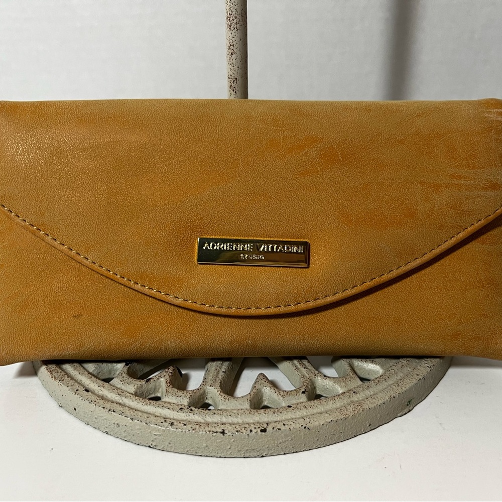 Adrienne Vittadini vegan tan faux suede wallet - Picture 2 of 8